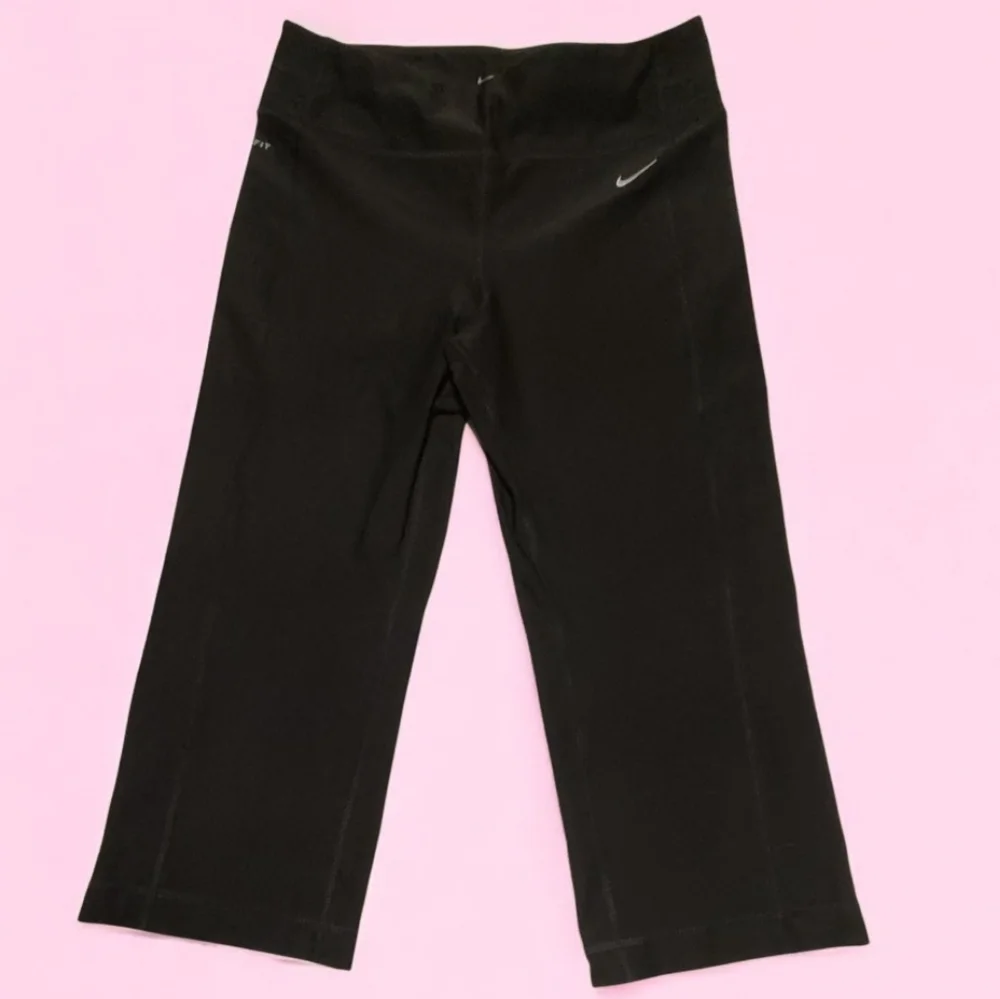 Nike Black Dri Fit Slimming Capri Athletic Yoga Pants Size Small Women